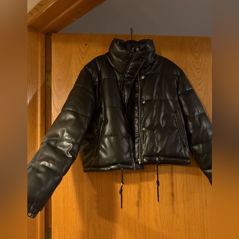 Vigoss Women's Black Puffer Jacket